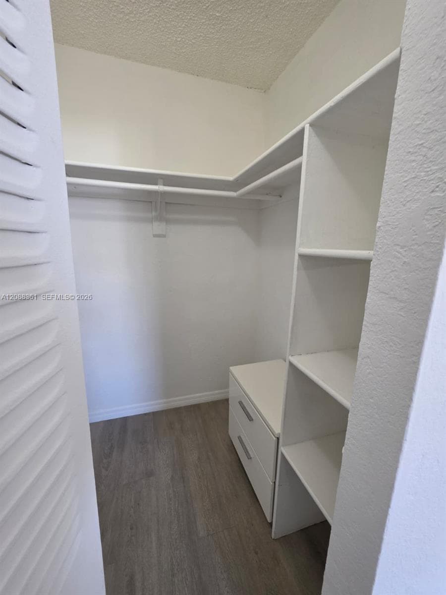 4550 NW 9th St # 605E, Miami FL 33126