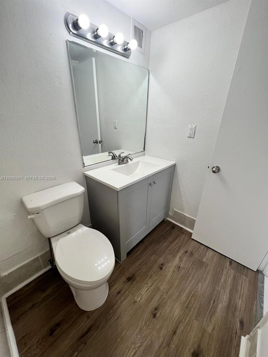 4550 NW 9th St # 605E, Miami FL 33126