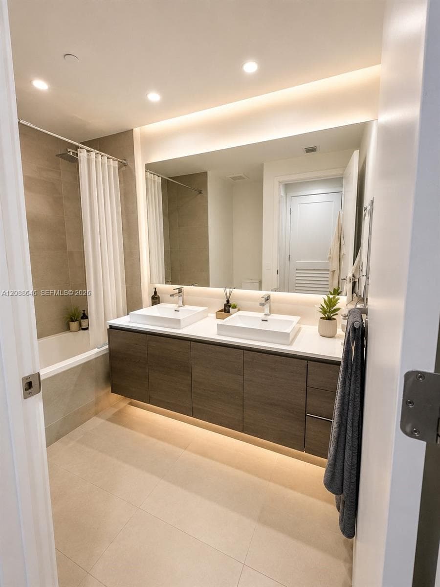 1080 Brickell Ave # 907, Miami FL 33131