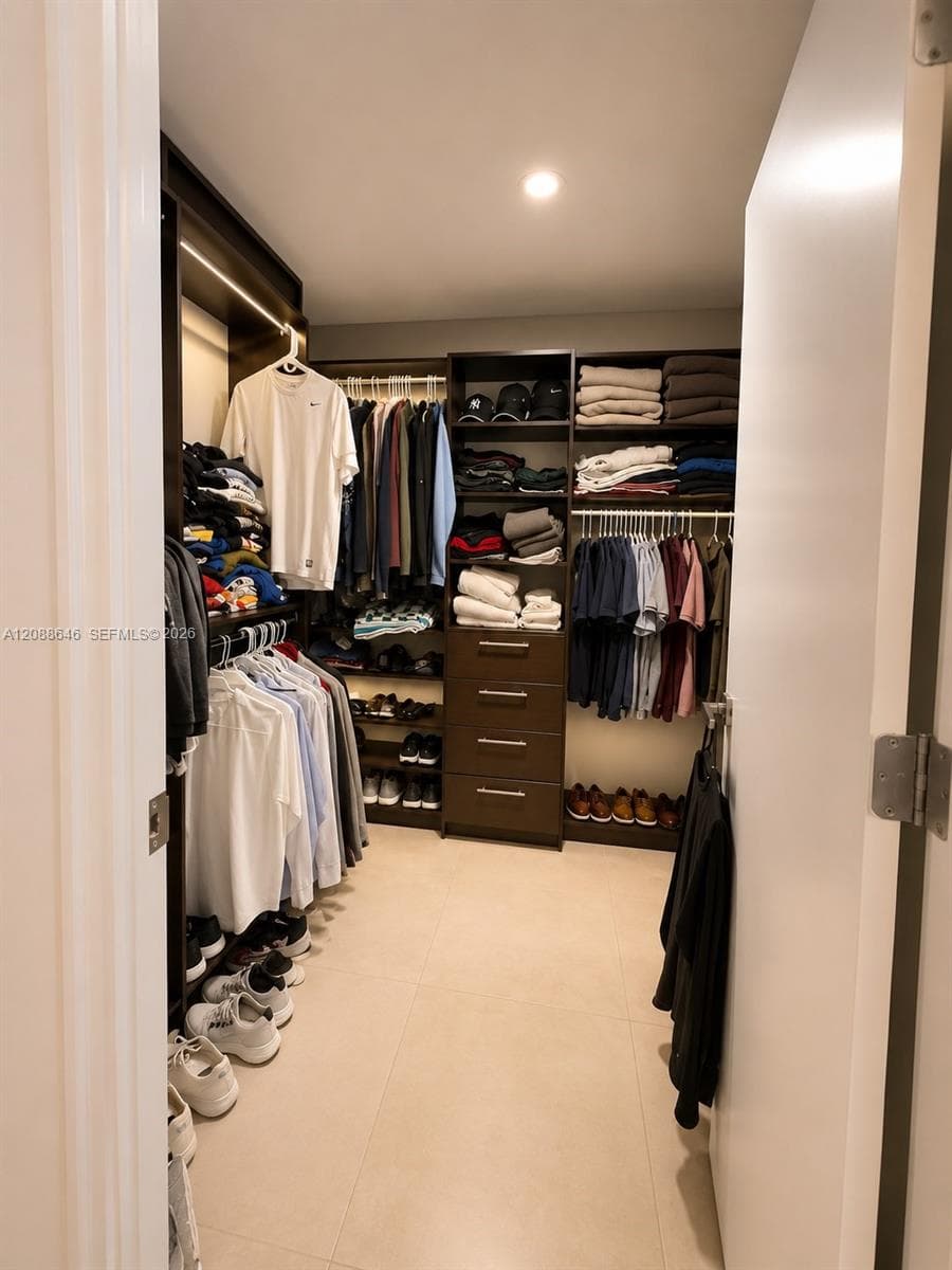 1080 Brickell Ave # 907, Miami FL 33131