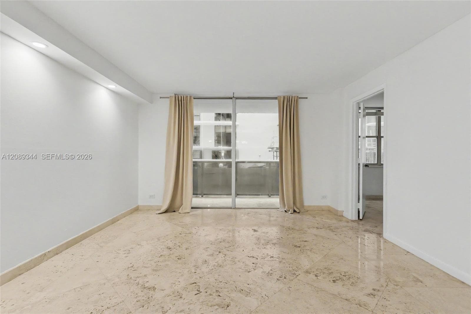 6039 Collins Ave # 407, Miami Beach FL 33140
