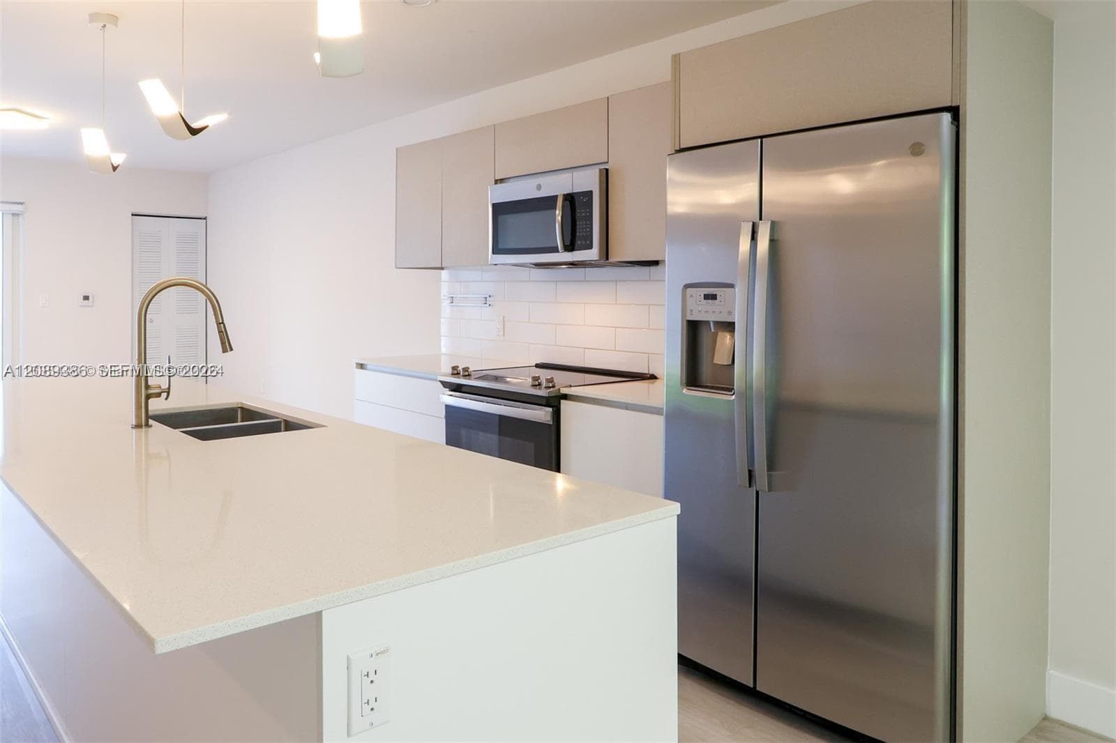 2555 NE 193rd St # 2223, Miami FL 33180