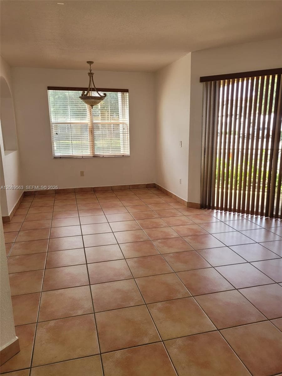 8906 W Flagler St # 111, Miami FL 33174