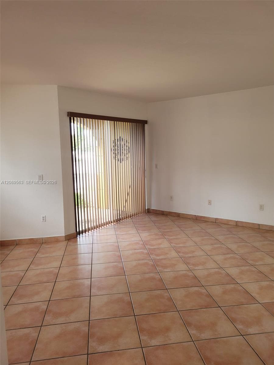 8906 W Flagler St # 111, Miami FL 33174