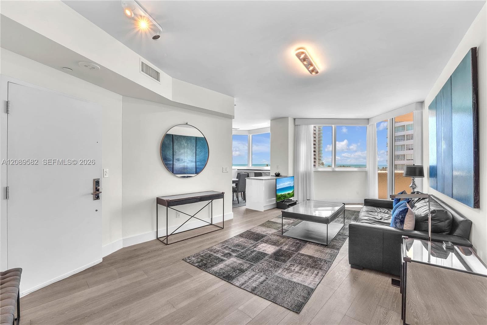 300 S Pointe Dr # 809, Miami Beach FL 33139