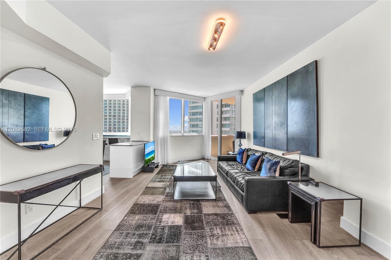 300 S Pointe Dr # 809, Miami Beach FL 33139