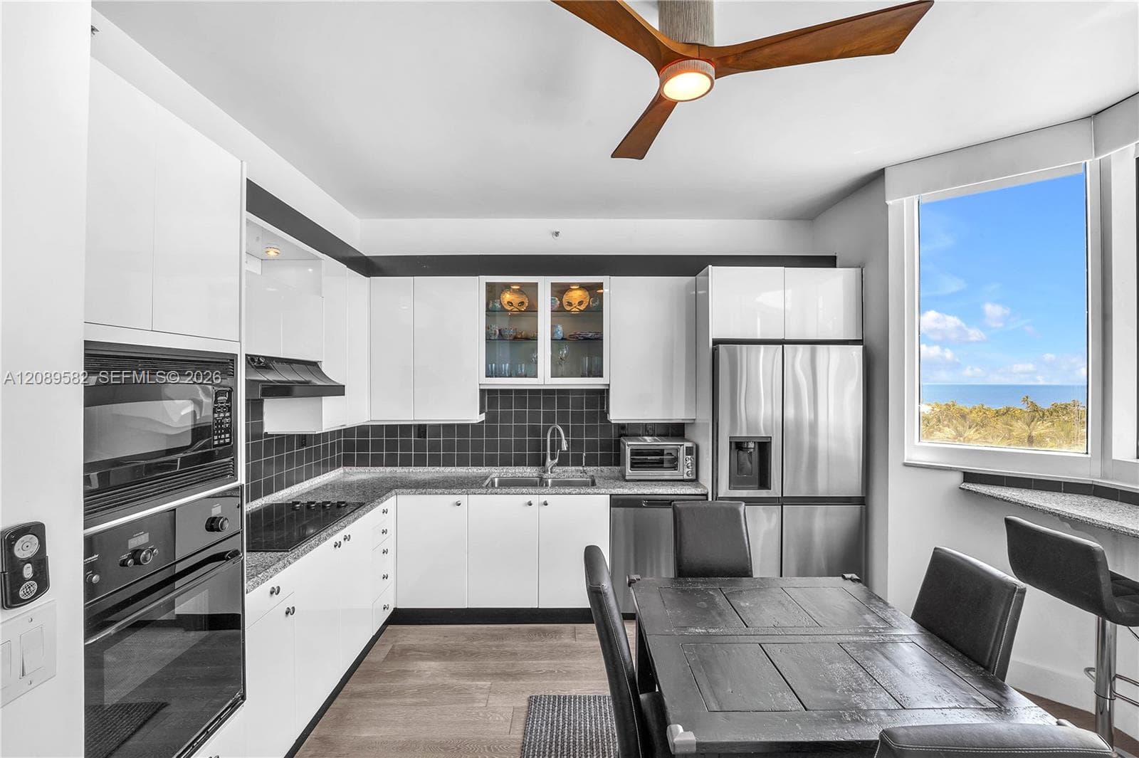 300 S Pointe Dr # 809, Miami Beach FL 33139