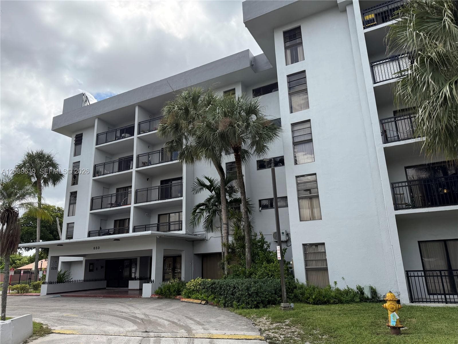650 NE 149th St # 406A, Miami FL 33161