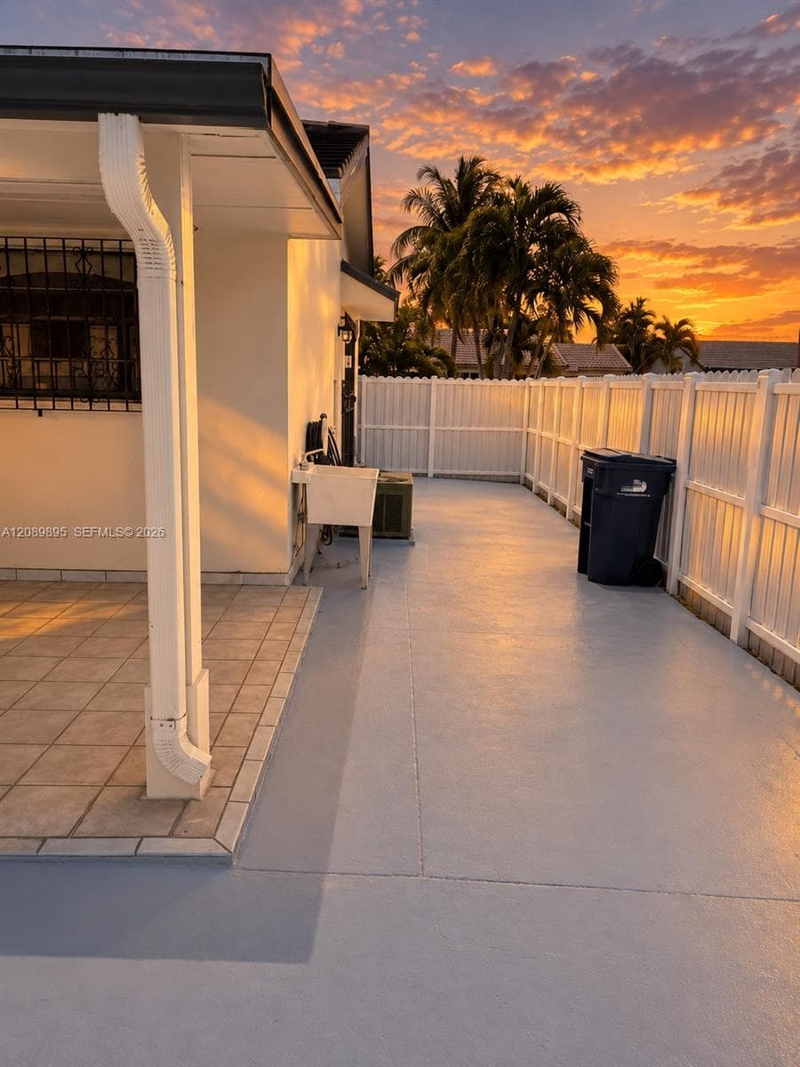 2219 SW 137th Pl, Miami FL 33175