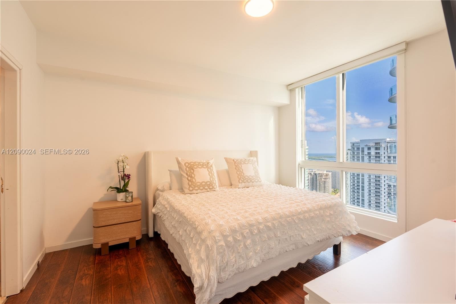 300 S Biscayne Blvd # 3504, Miami FL 33131