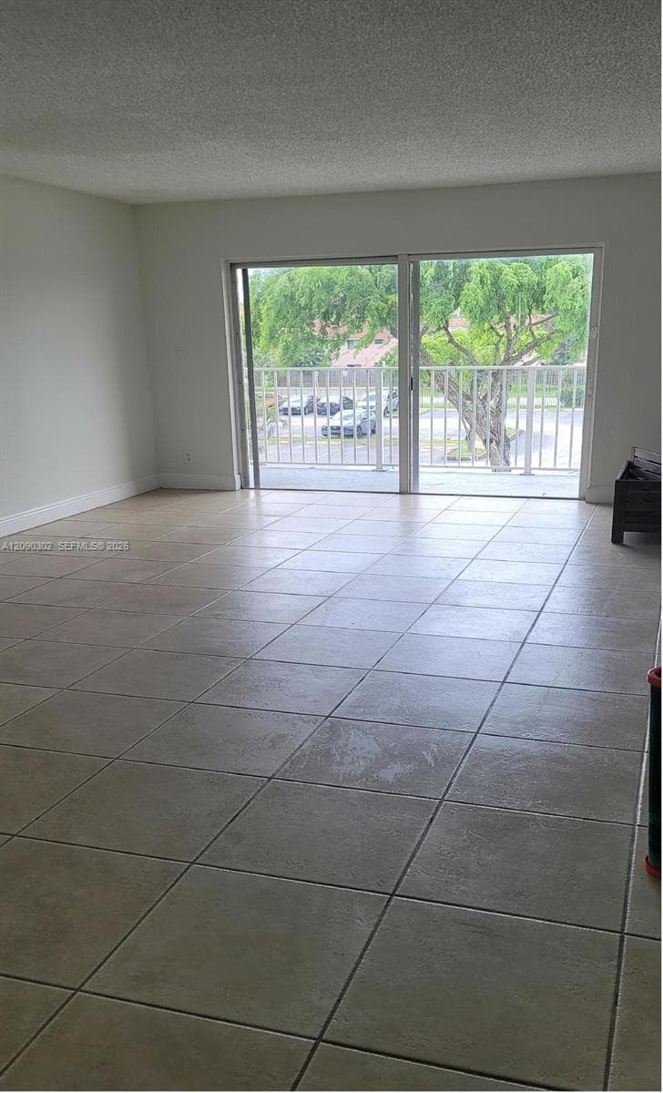 5221 Geneva Way # 304, Doral FL 33166