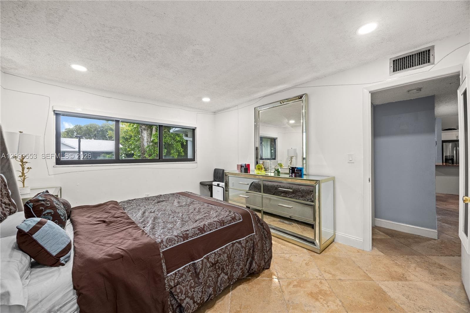 917 NE 199th St # 204, Miami FL 33179