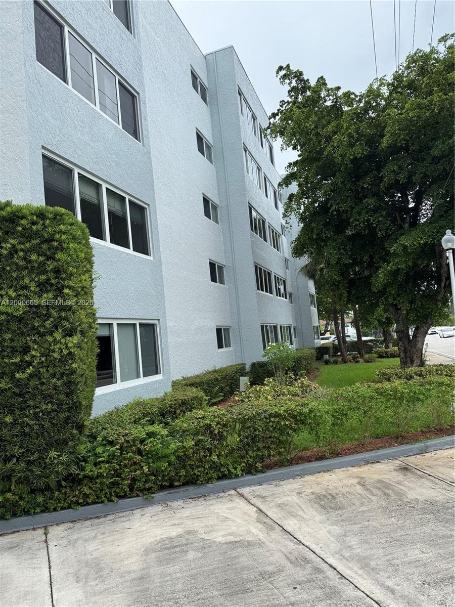 2690 SW 22nd Ave # 504, Miami FL 33133