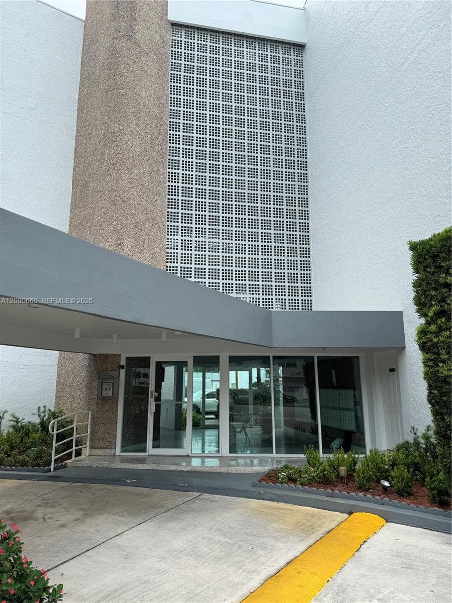 2690 SW 22nd Ave # 504, Miami FL 33133