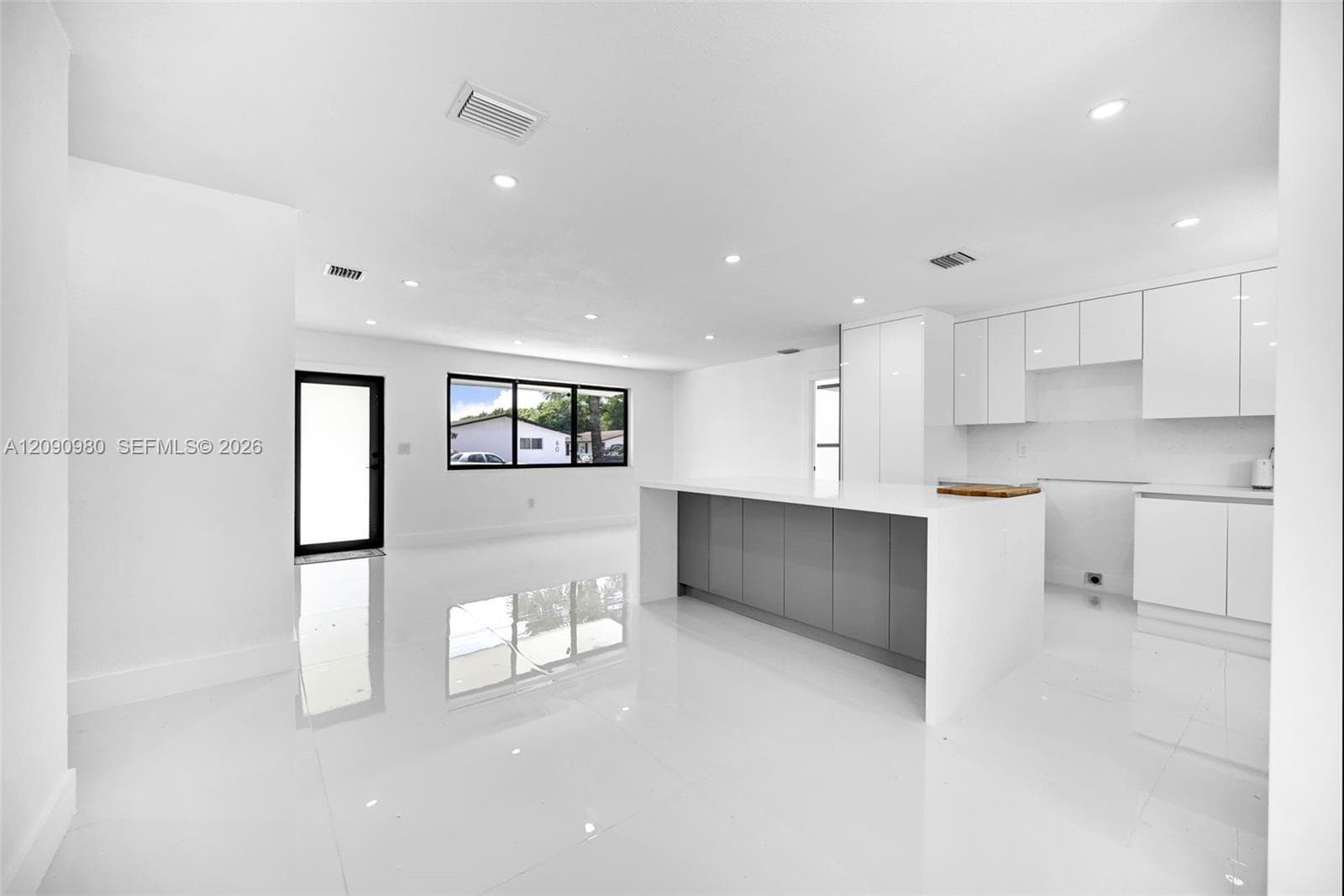51 NW 161st St, Miami FL 33169