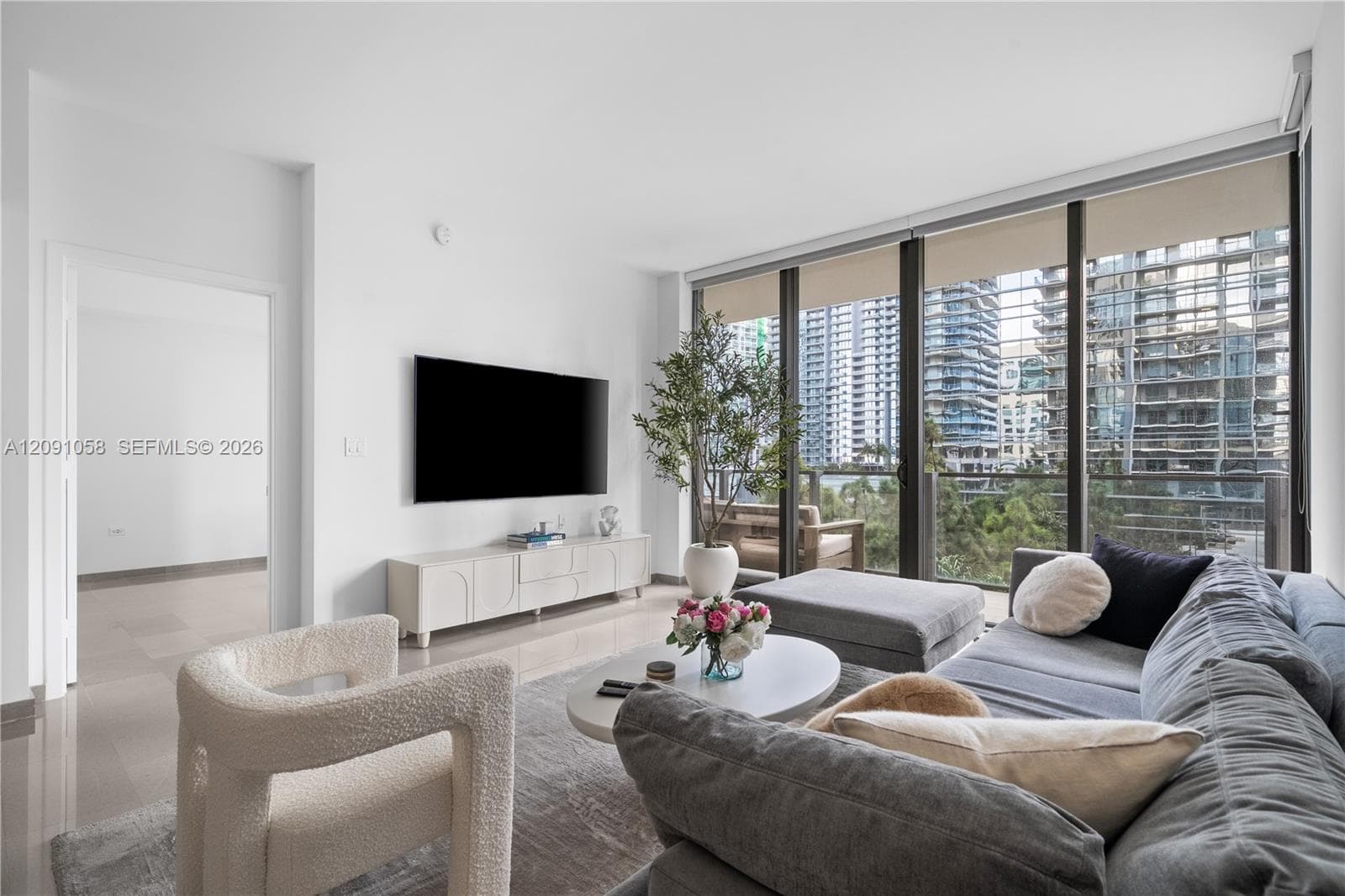 88 SW 7th St # 809, Miami FL 33130