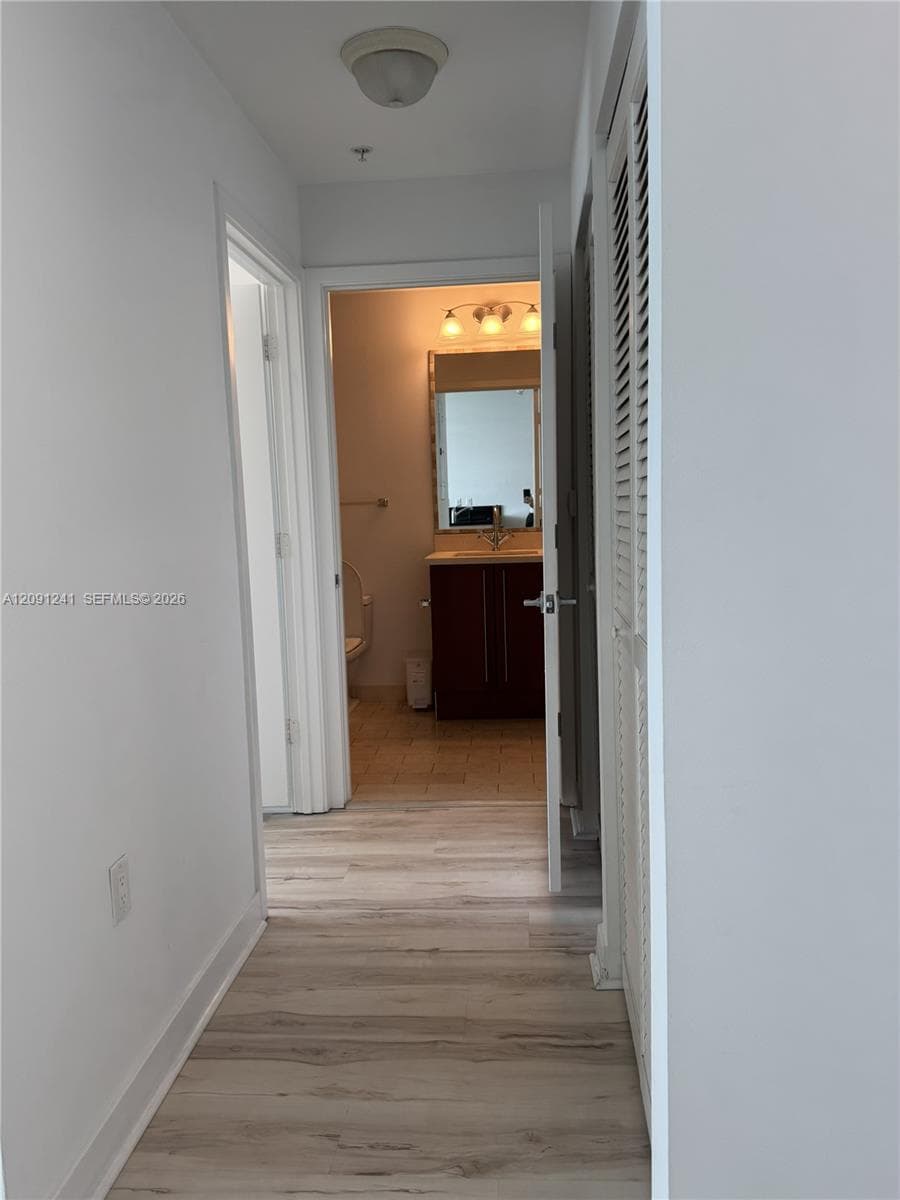 79 SW 12th St # 3005, Miami FL 33130