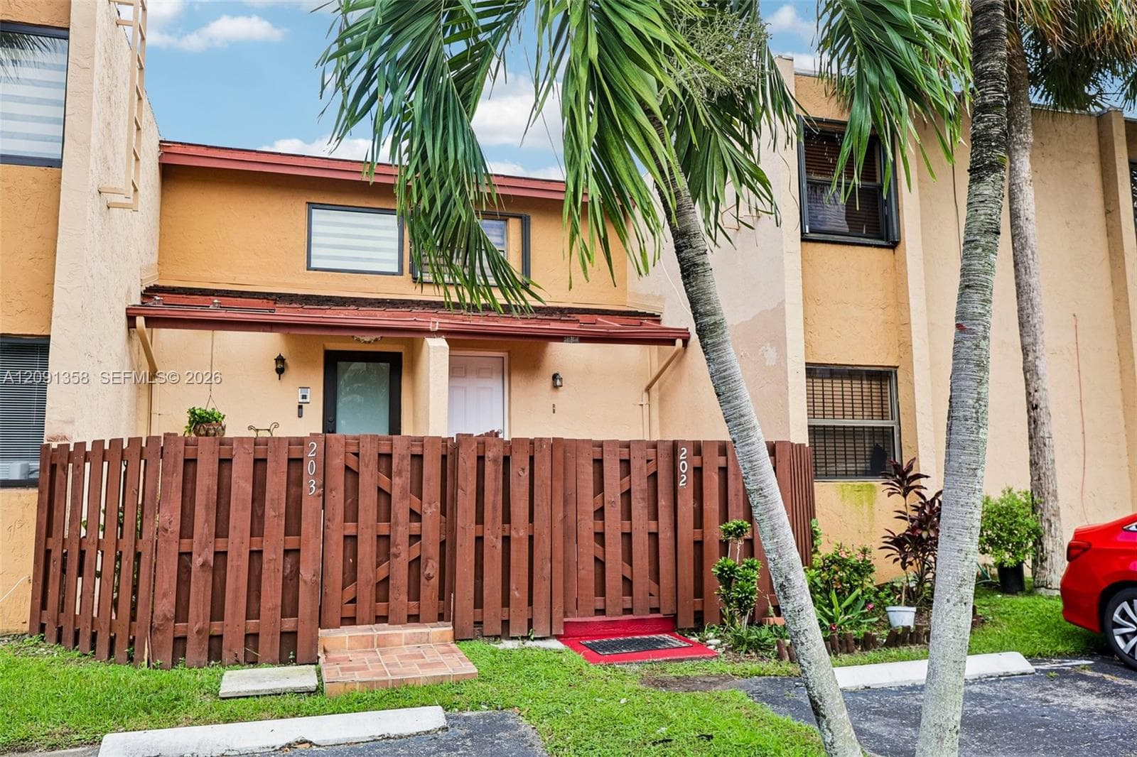 241 W Park Dr # 202, Miami FL 33172