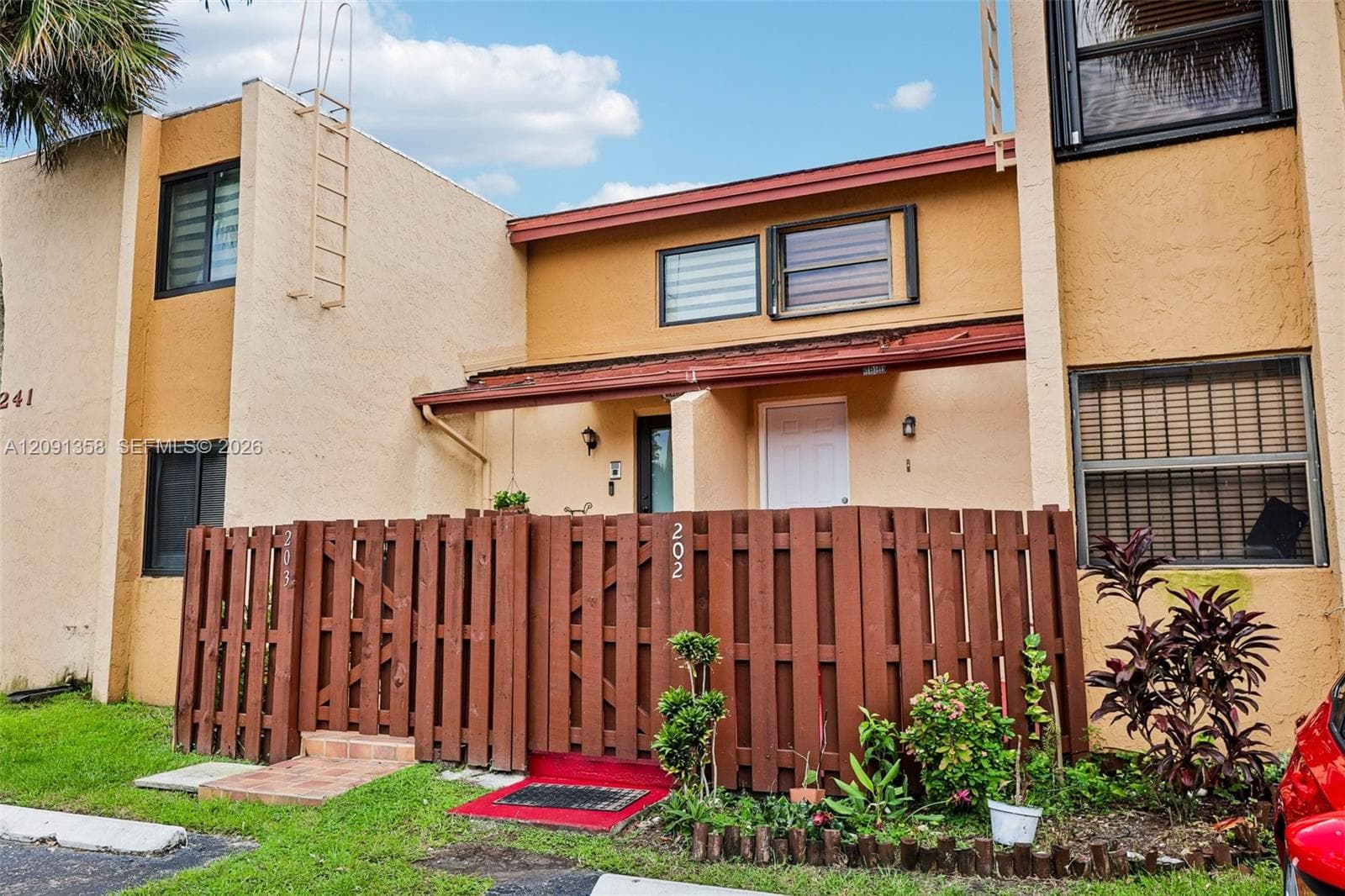 241 W Park Dr # 202, Miami FL 33172