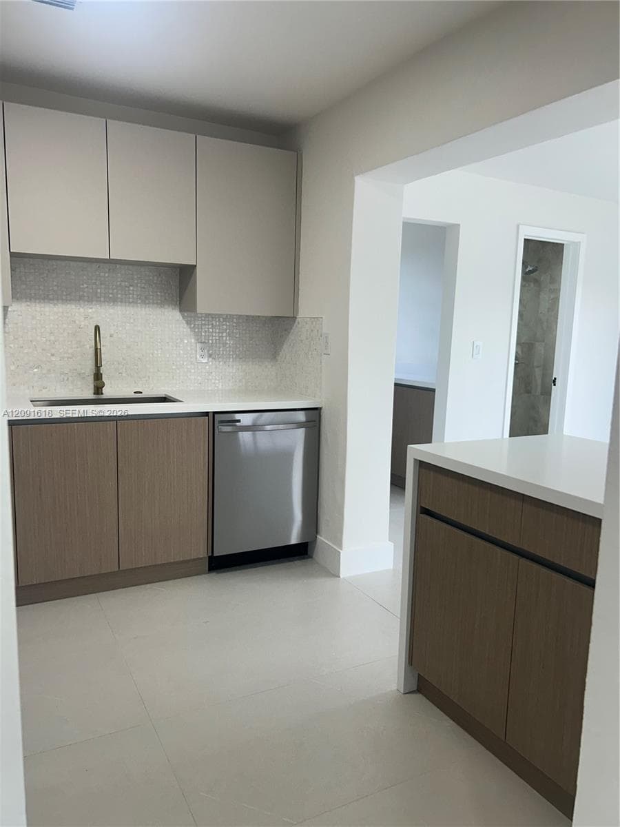 9230 SW 41st St, Miami FL 33165