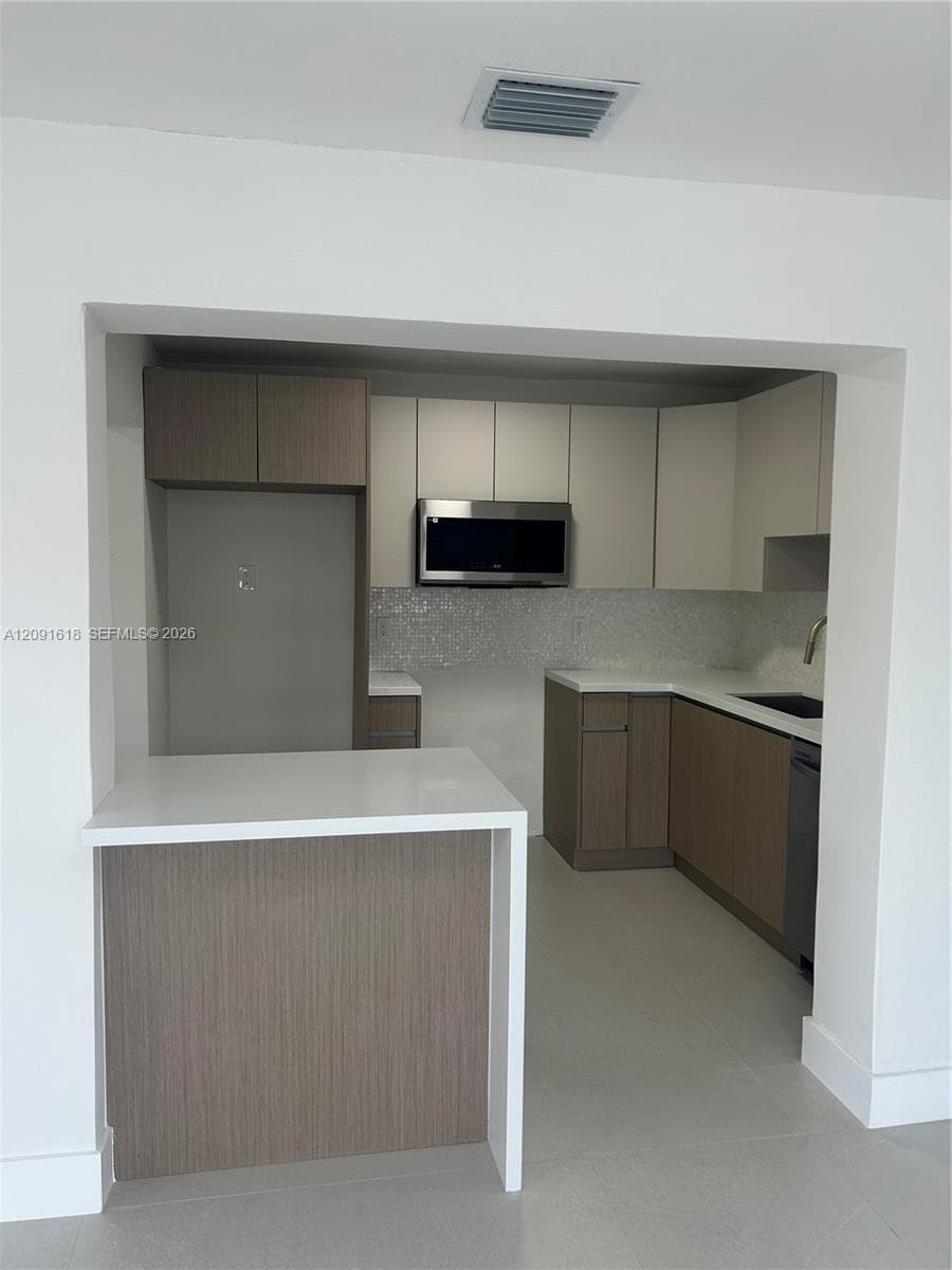 9230 SW 41st St, Miami FL 33165