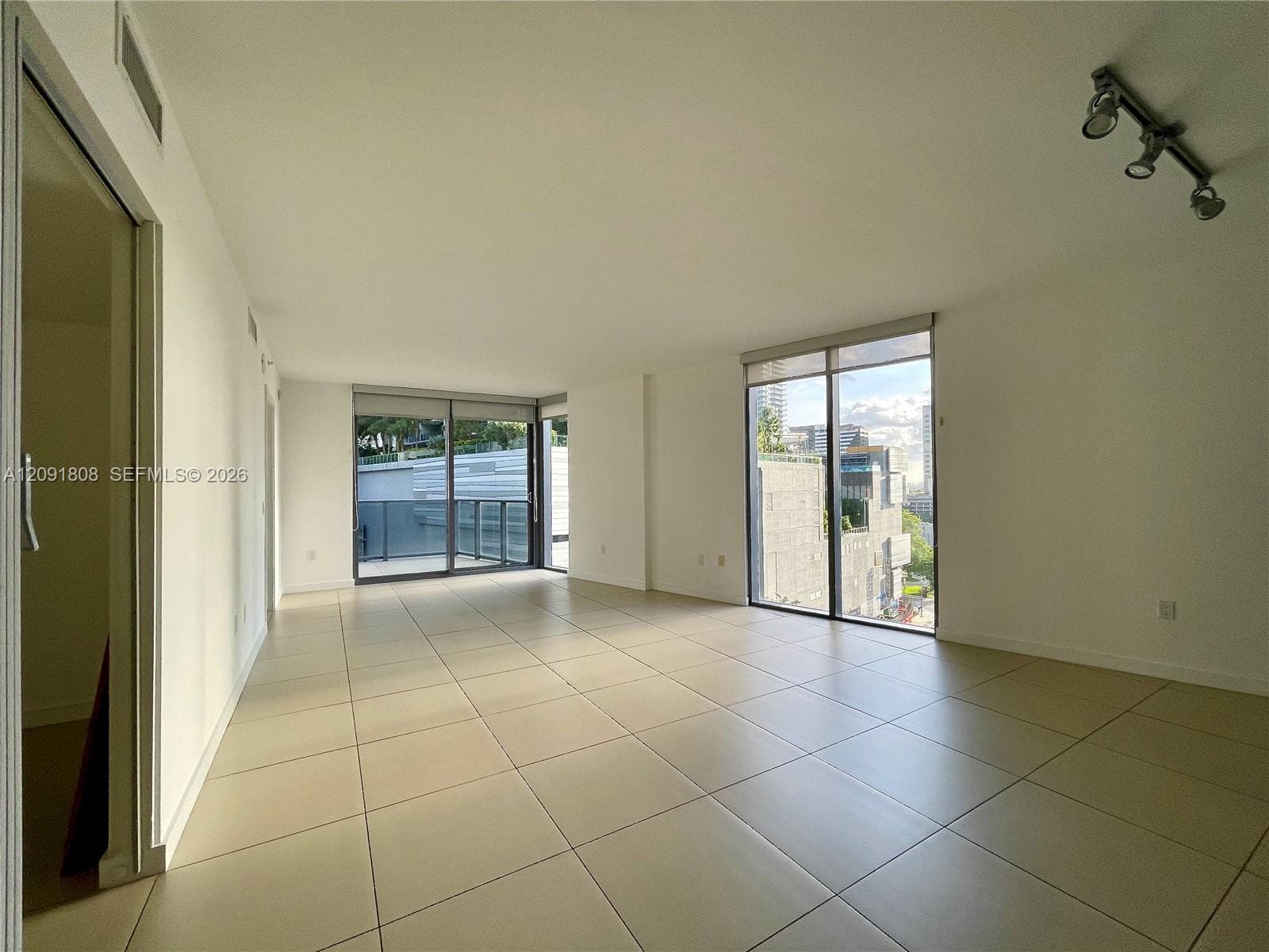 31 SE 6th St # 1101, Miami FL 33131