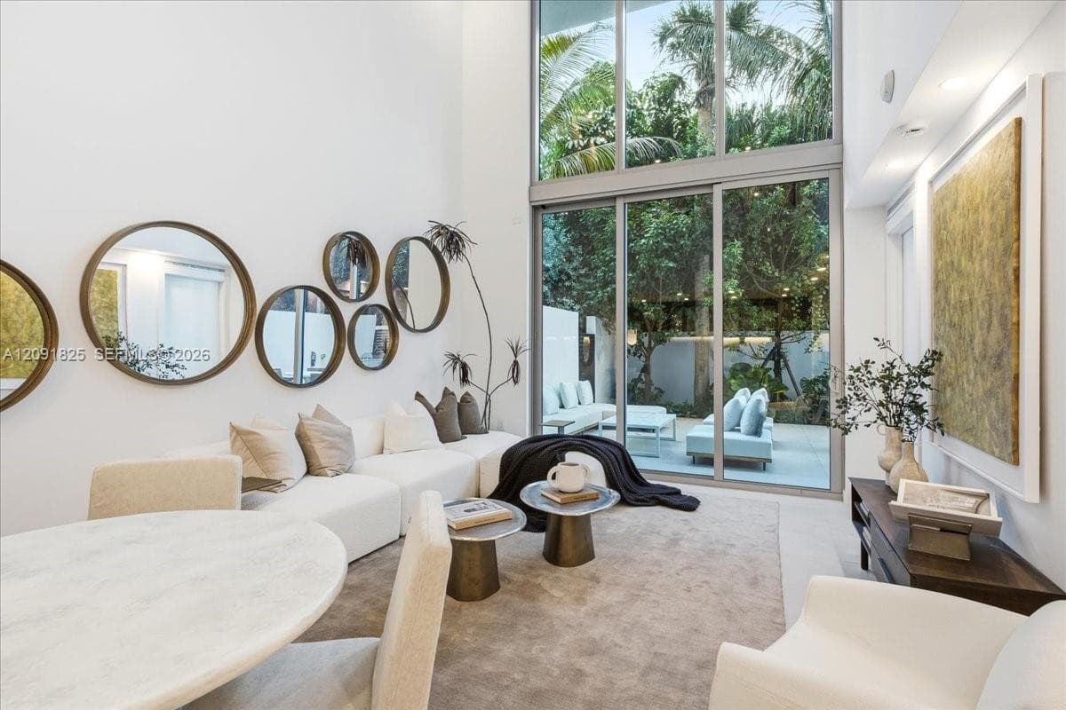 2200 Brickell Ave, Miami FL 33129
