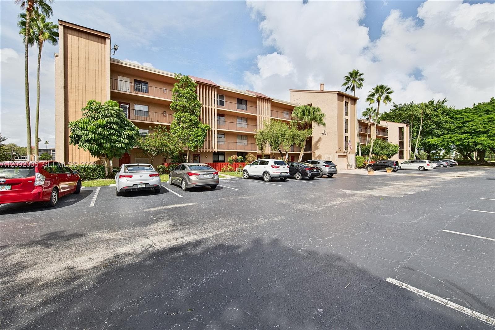 7301 NW 1st St # 401, Margate FL 33063