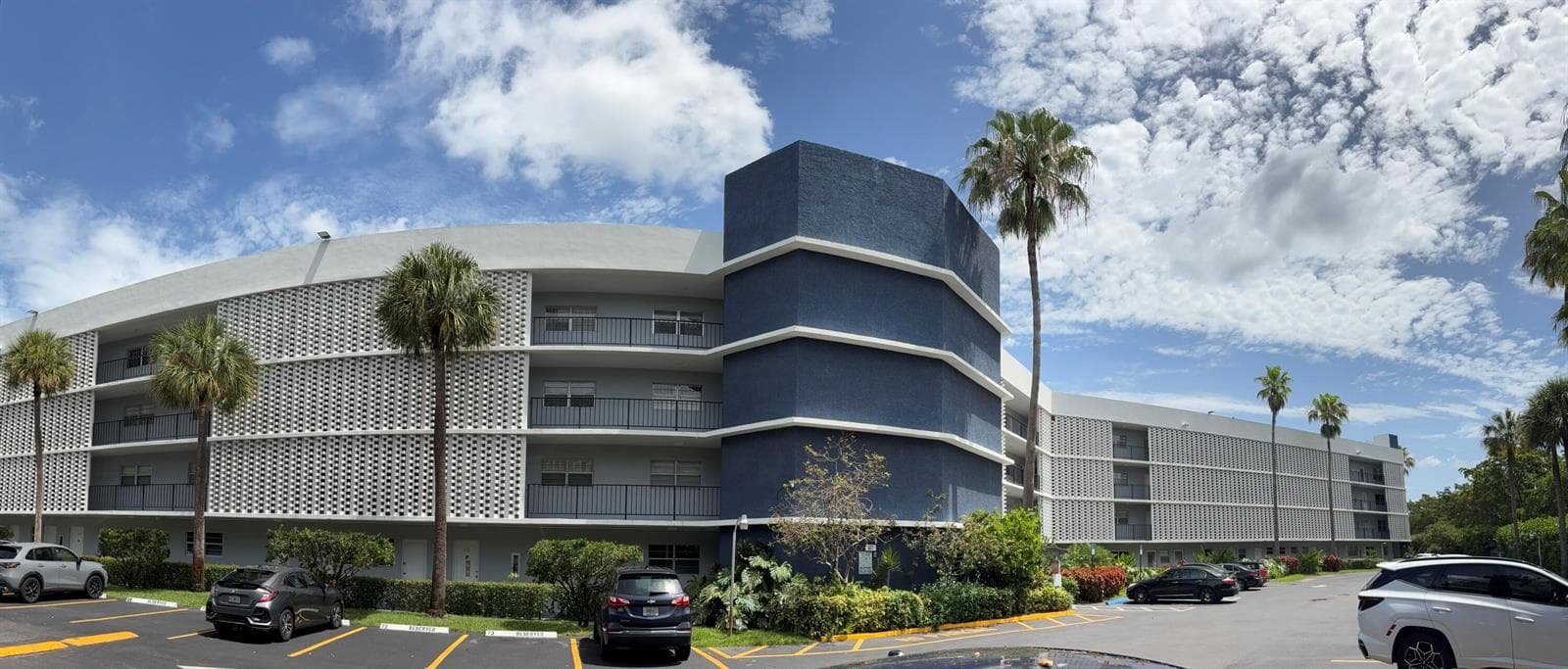 879 NE 195th Street Apt 227, Miami FL 33179