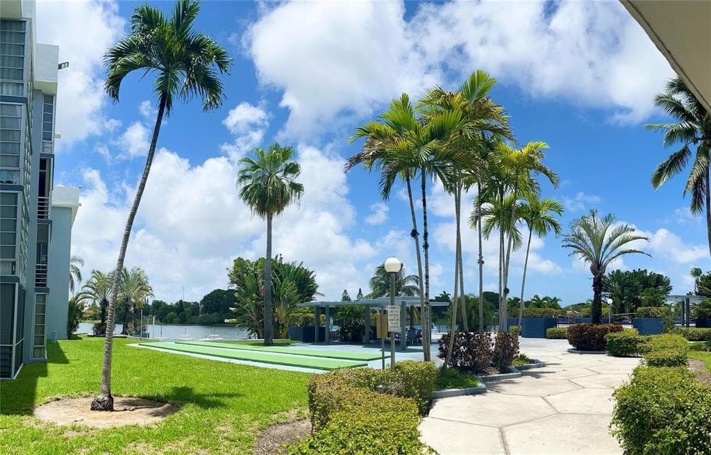879 NE 195th Street Apt 227, Miami FL 33179