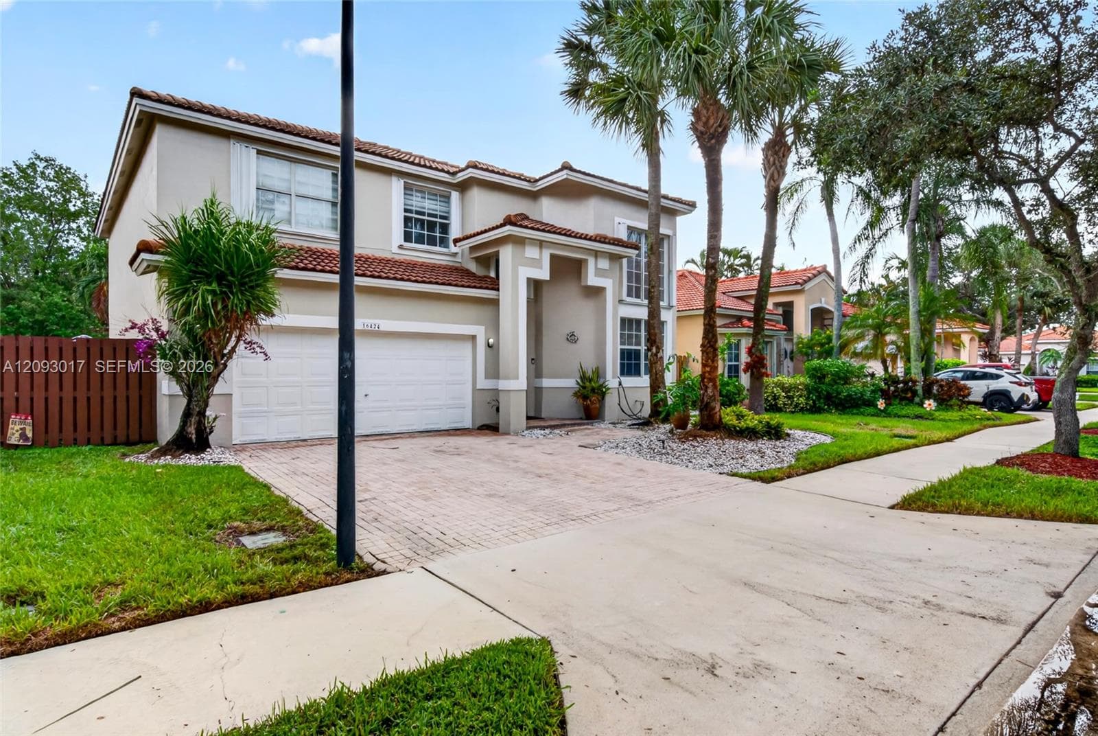 16424 Sapphire Pl, Weston FL 33331