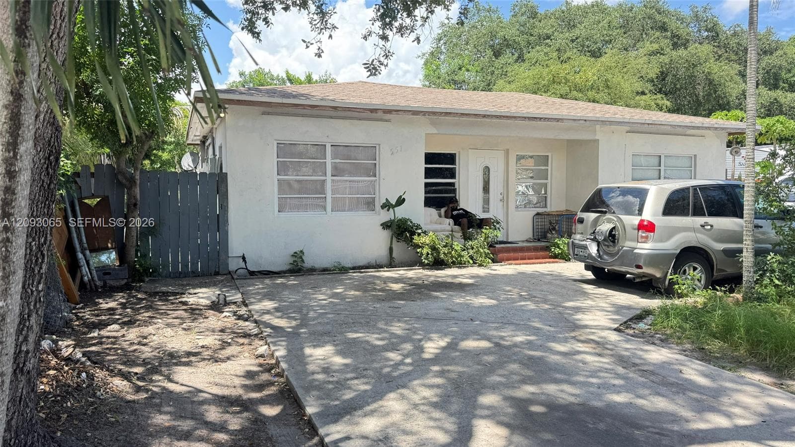 551 NE 159th St, Miami FL 33162