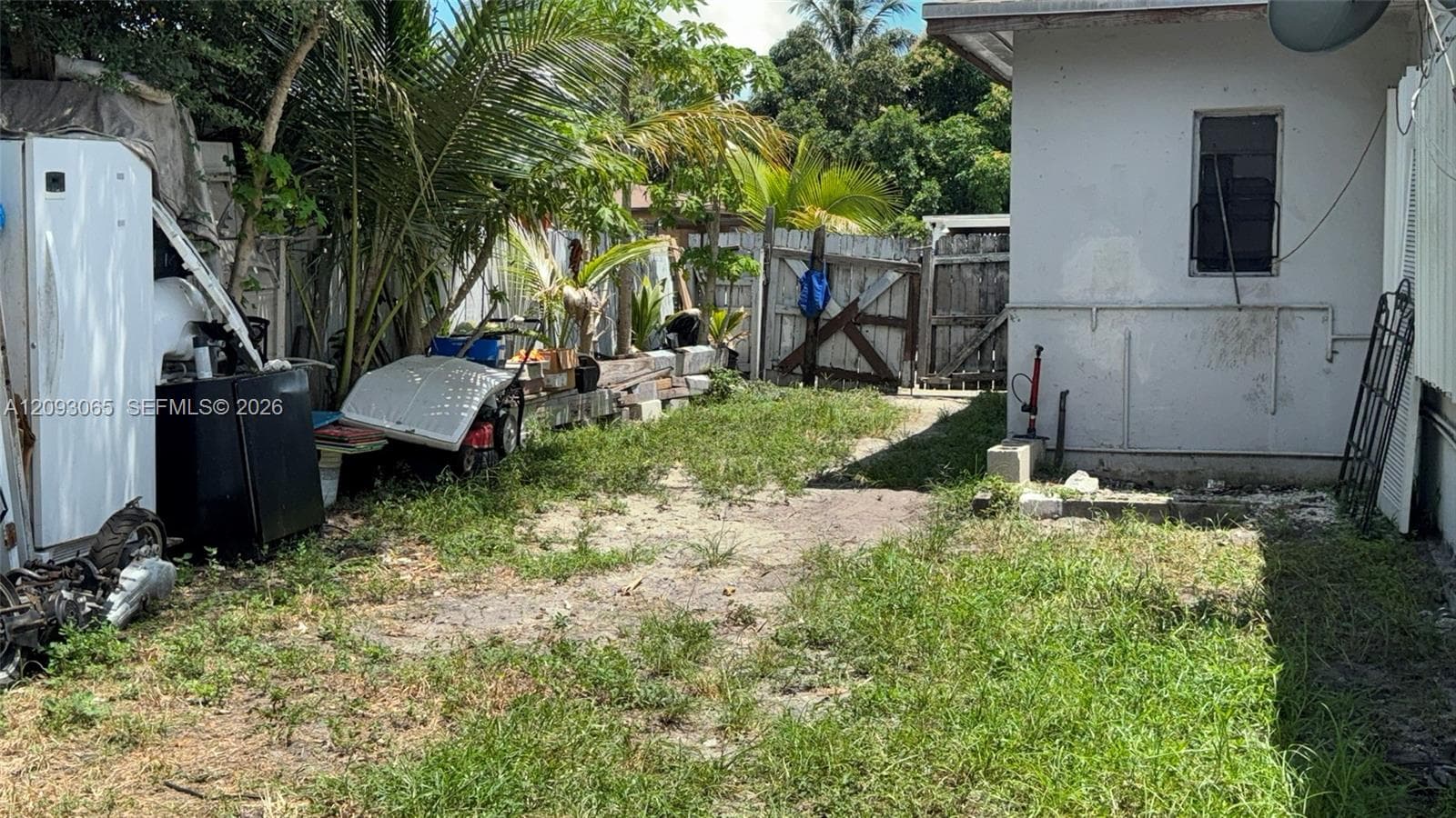 551 NE 159th St, Miami FL 33162