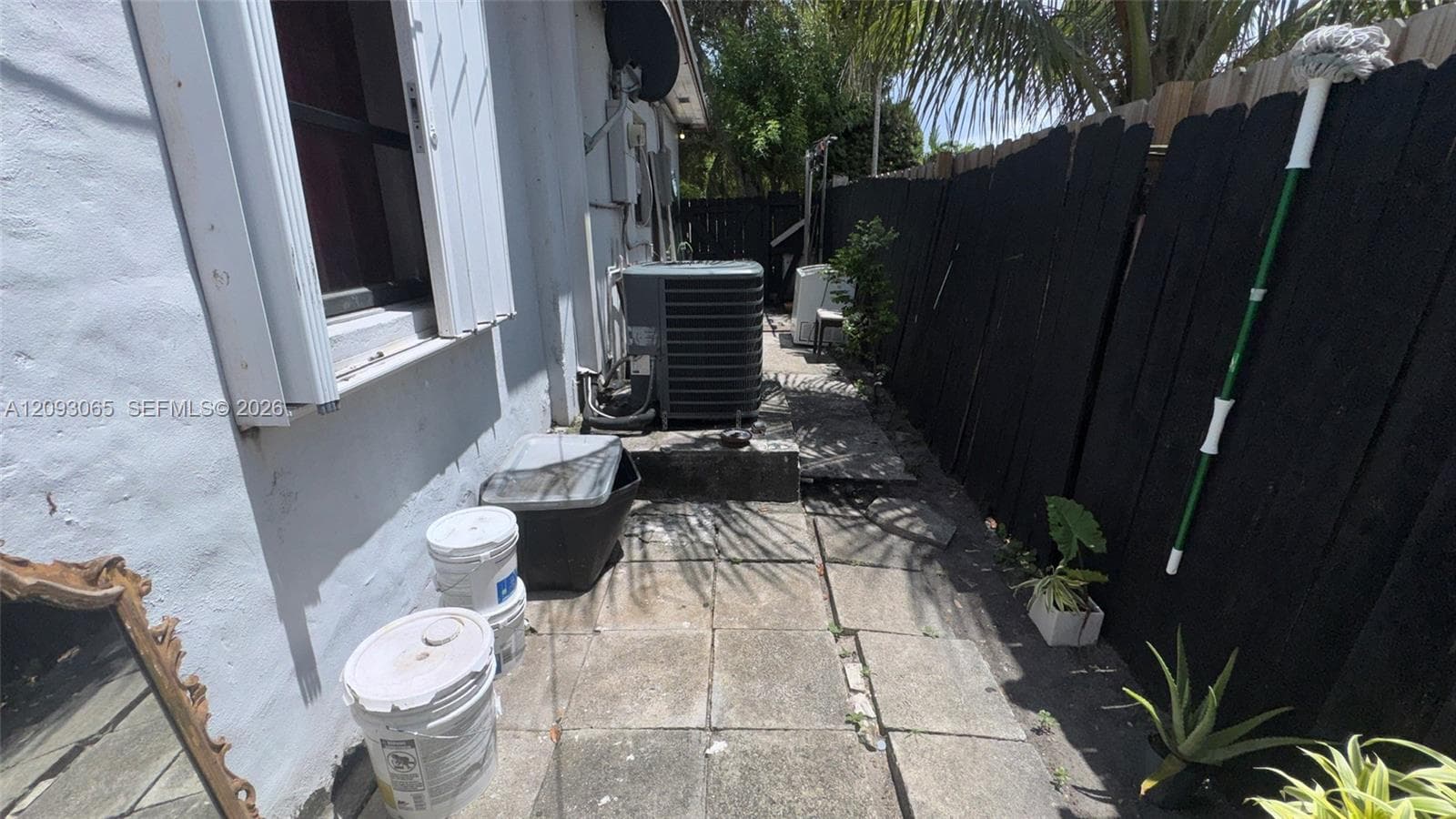 551 NE 159th St, Miami FL 33162