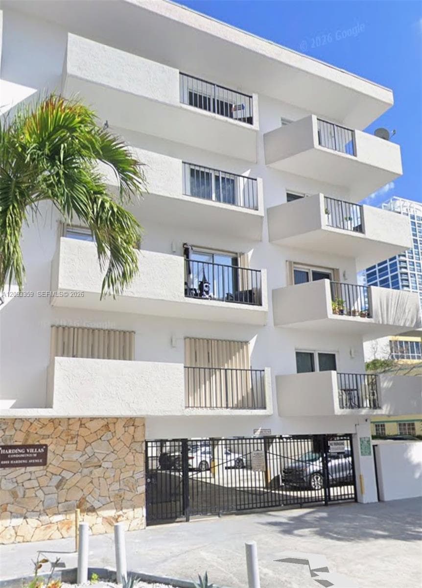6965 Harding Ave # 305, Miami Beach FL 33141