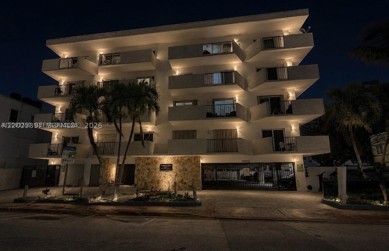 6965 Harding Ave # 305, Miami Beach FL 33141