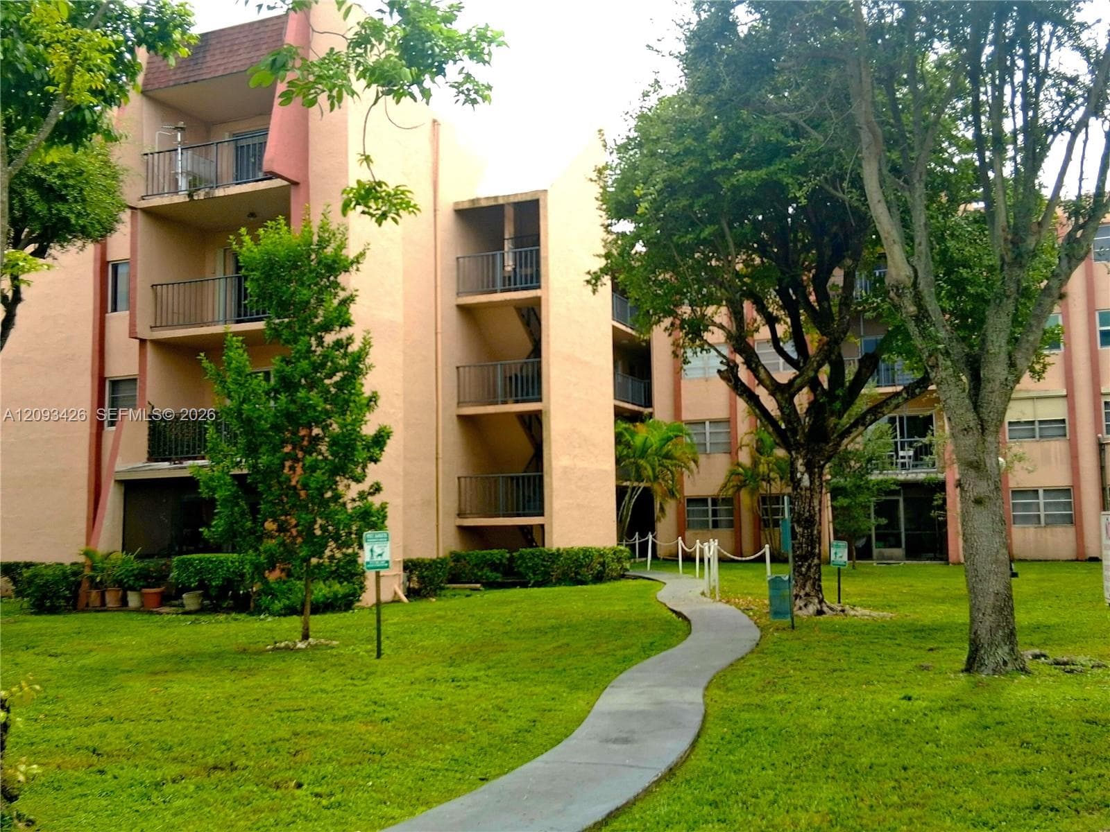 13715 Kendale Lakes Cir # 107, Miami FL 33183