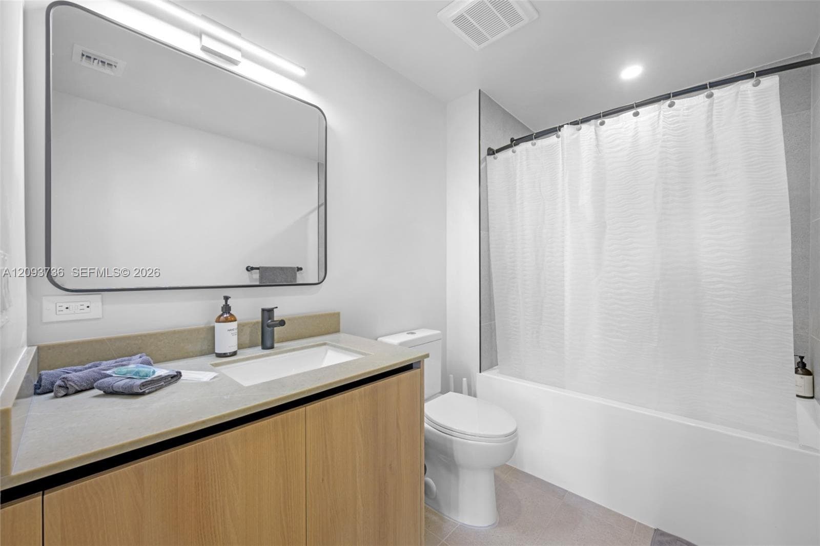 121 NE 5th St # 3006, Miami FL 33132