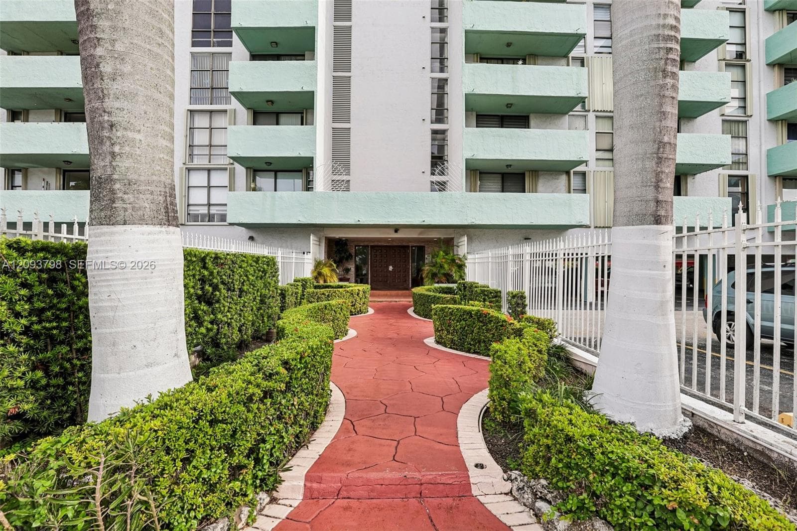 1825 W 44th Pl # 208, Hialeah FL 33012