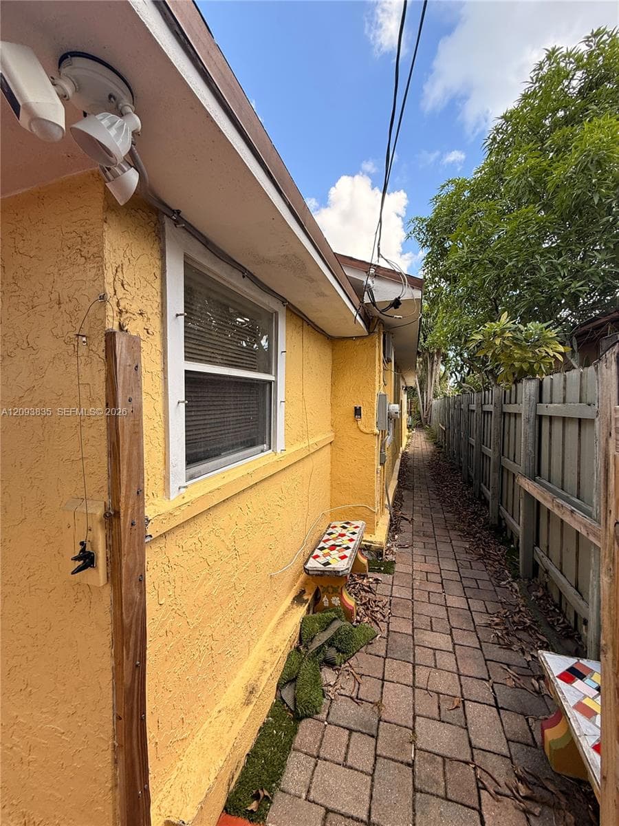 10341 NW 6th Ave, Miami FL 33150