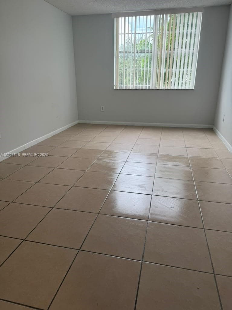 484 NW 165th St Rd # 311, Miami FL 33169