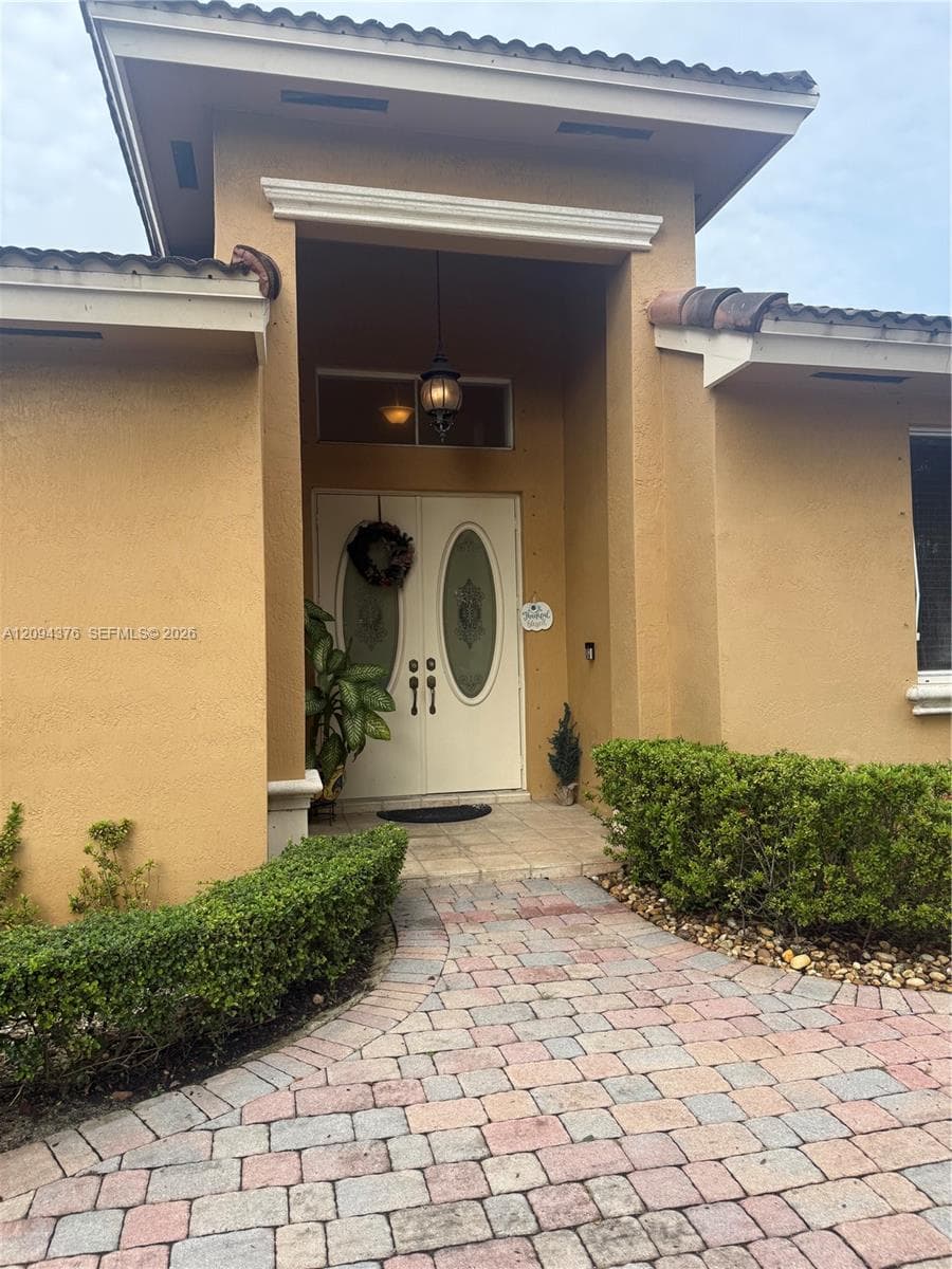 2924 SW 144th Pl, Miami FL 33175