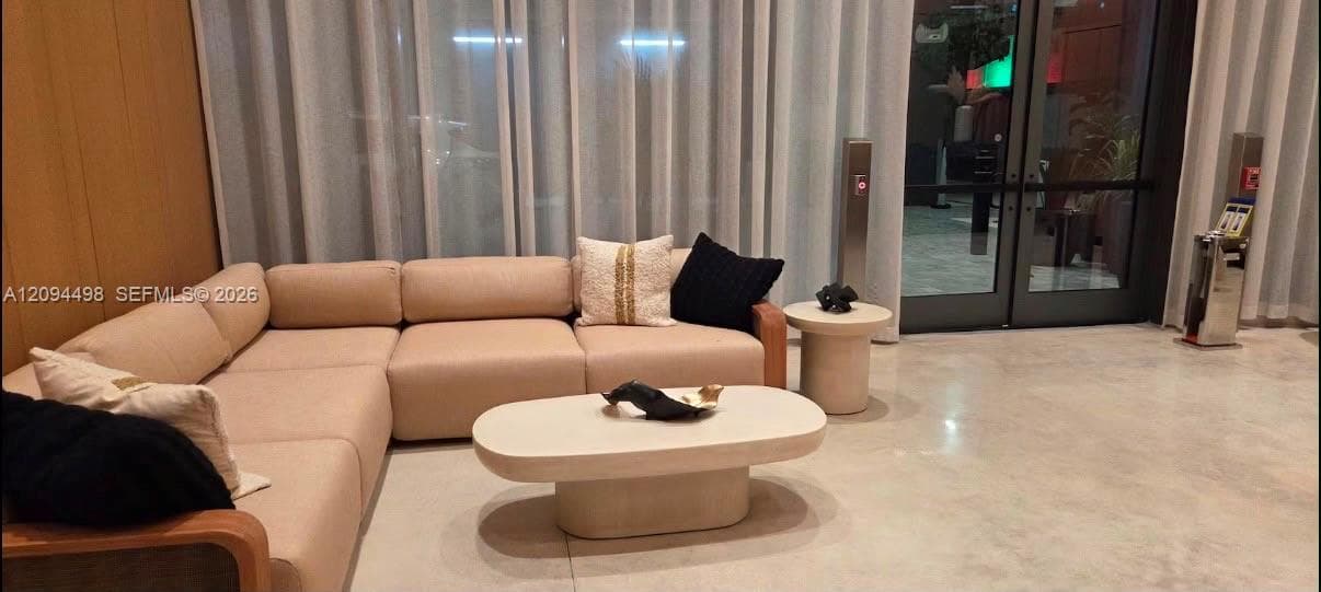 121 NE 5th St # 306, Miami FL 33132