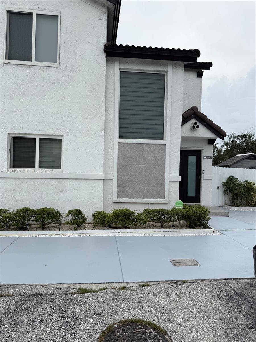 12694 NW 8th Trl, Miami FL 33182