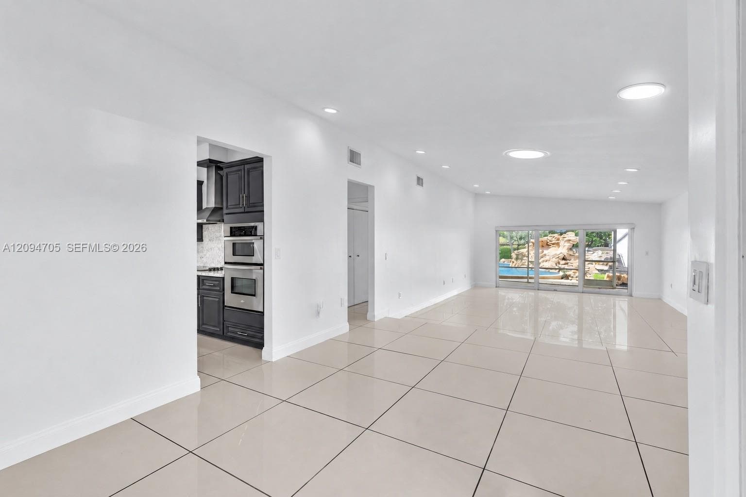 616 NE 195th St, Miami FL 33179
