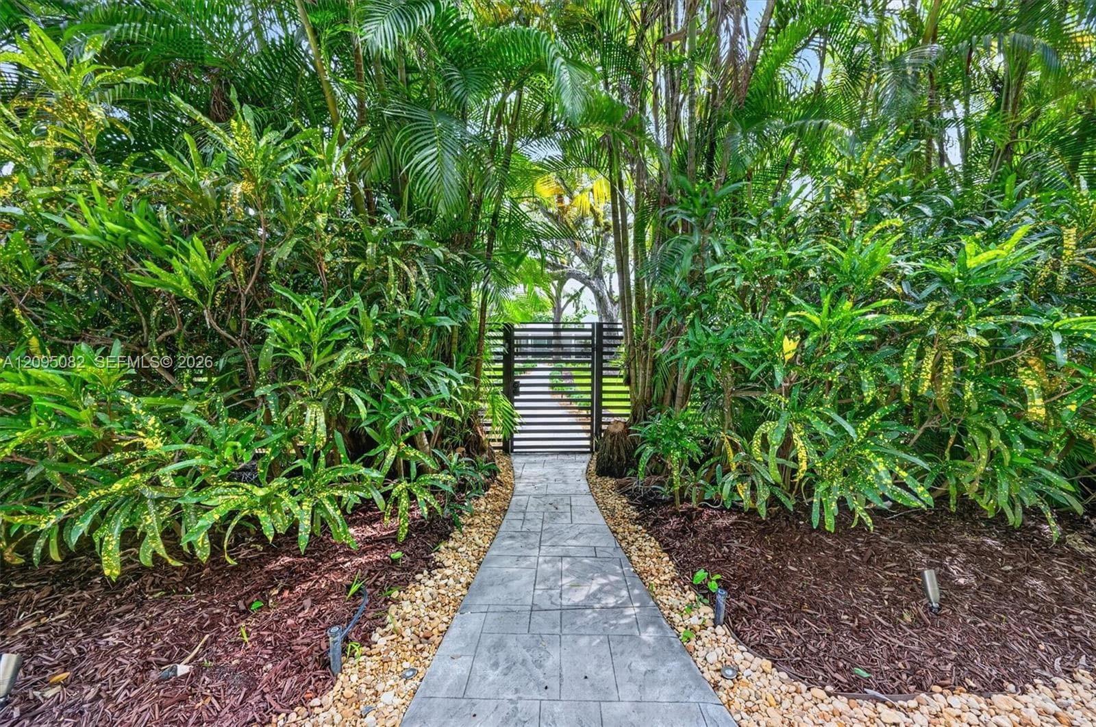 6750 SW 74th St, South Miami FL 33143