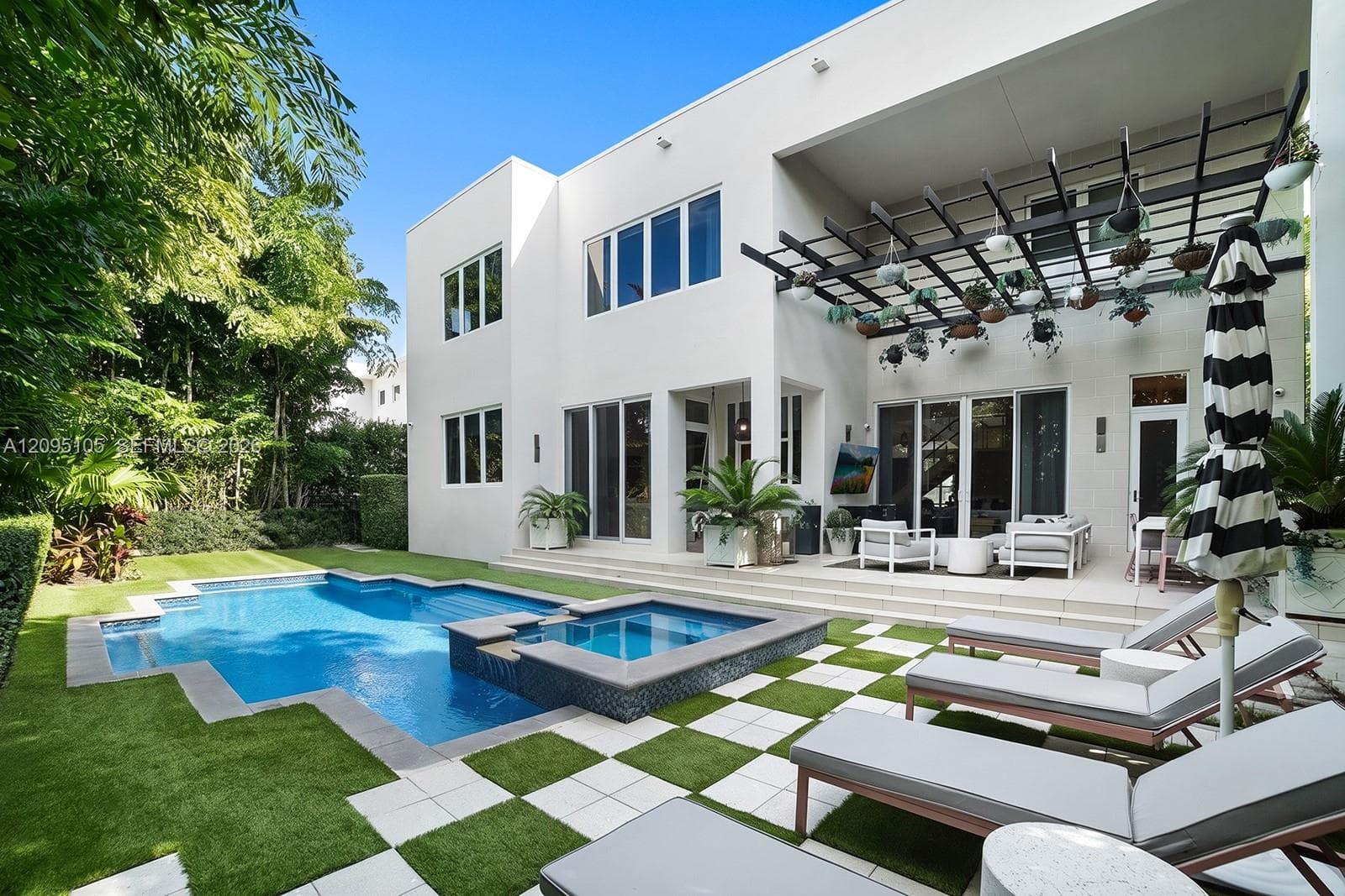 737 W 49th St, Miami Beach FL 33140