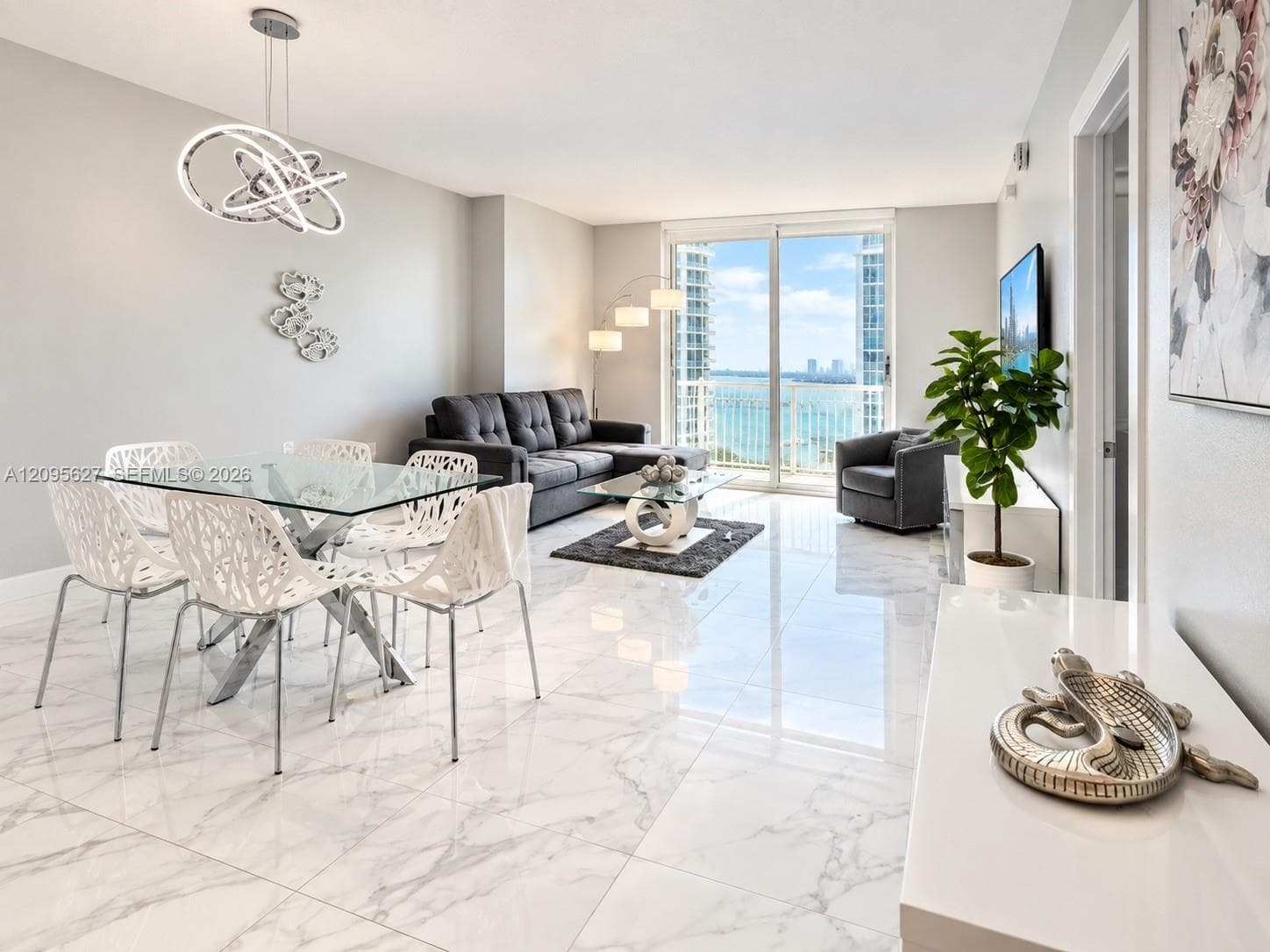 1200 Brickell Bay Dr, Miami FL 33131