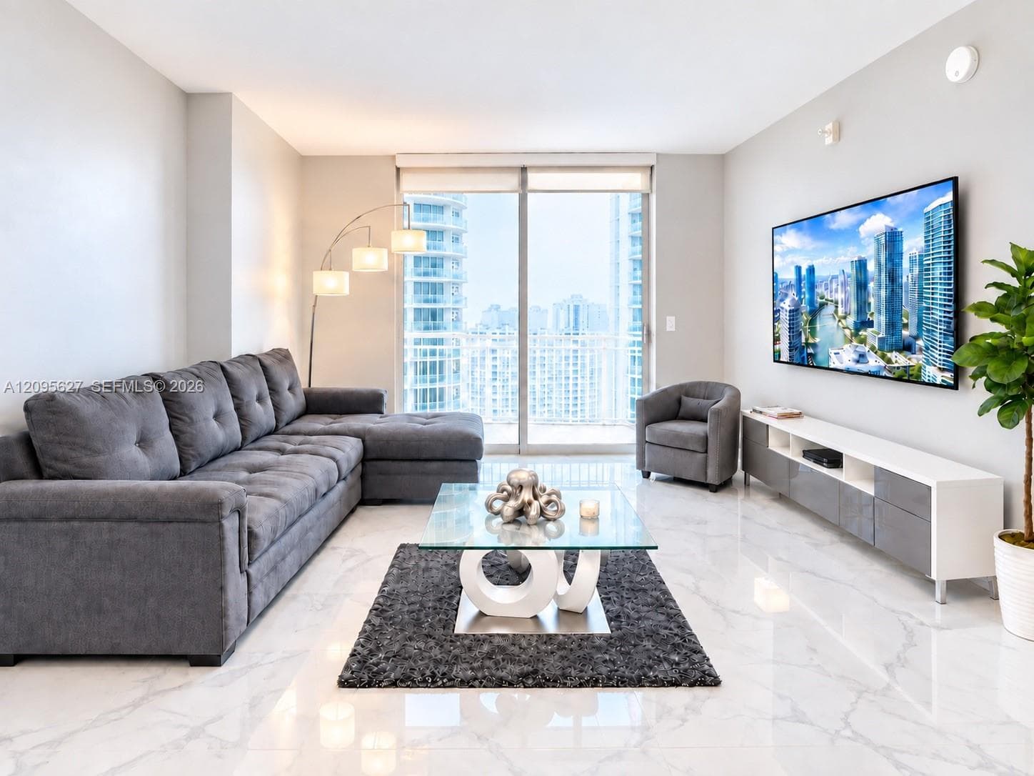 1200 Brickell Bay Dr, Miami FL 33131