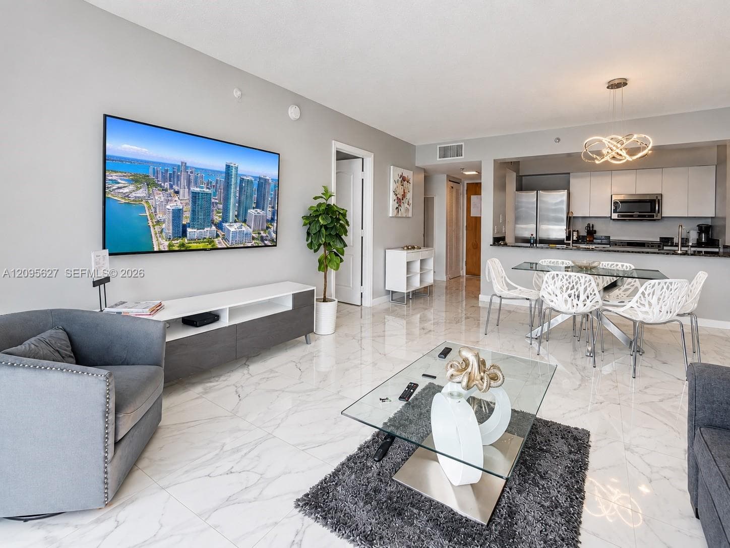 1200 Brickell Bay Dr, Miami FL 33131